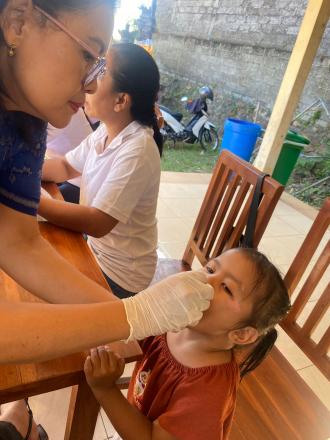 PEKAN IMUNISASI NASIONAL (PIN) POLIO DI BALAI BANJAR DINAS KAYUPUTIH